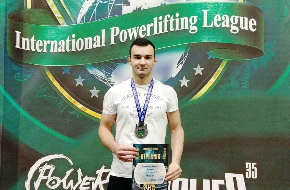 Руслан Ервасов — серебряный призер всероссийского турнира по пауэрспорту