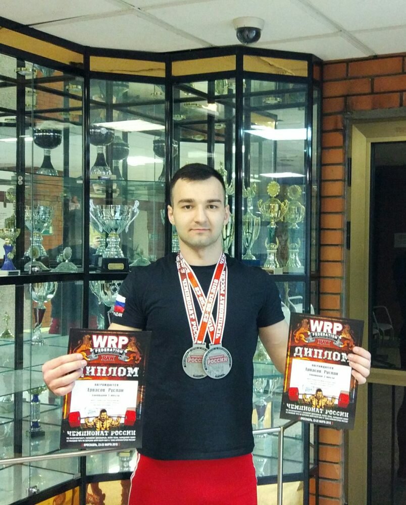 Руслан Ервасов стал чемпионом России по пауэрлифтингу